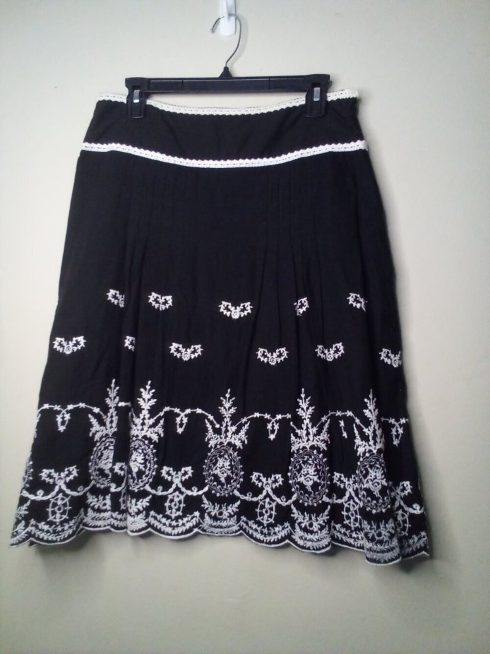 New Directions Skirt Women M Crochet Scallop Hem Lined Black White - Picture 2 of 13